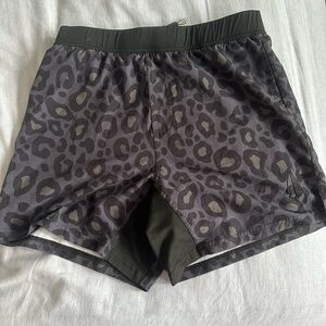 Tachunt fish athletic shorts size large